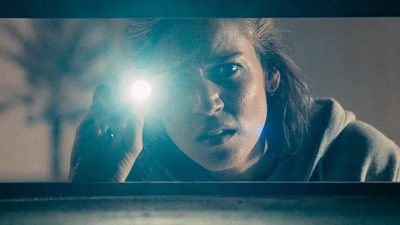 Crawlers movie still 6