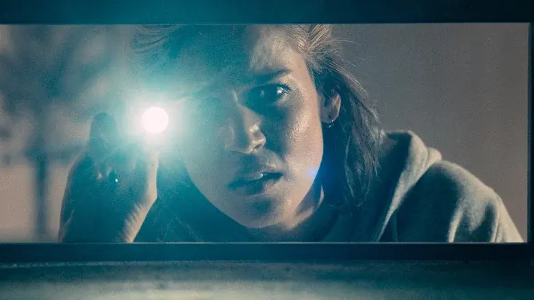 Crawlers movie still 5